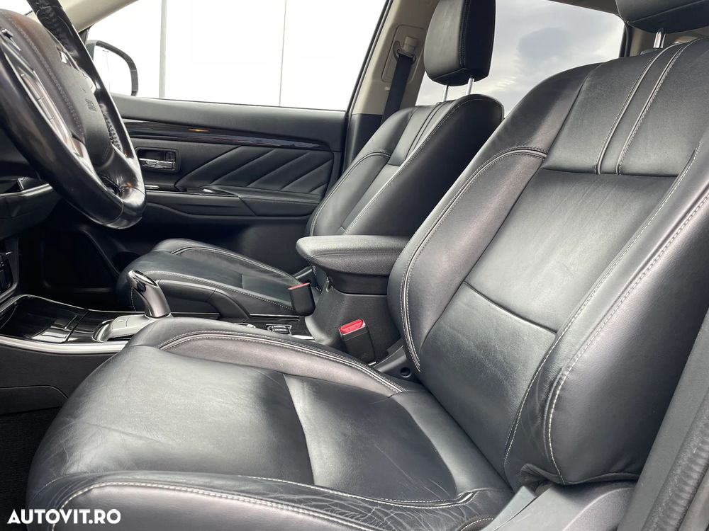 Mitsubishi Outlander 2.0 4WD Plug-In Hybrid Top - 22