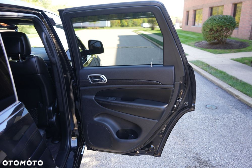 Jeep Grand Cherokee - 33