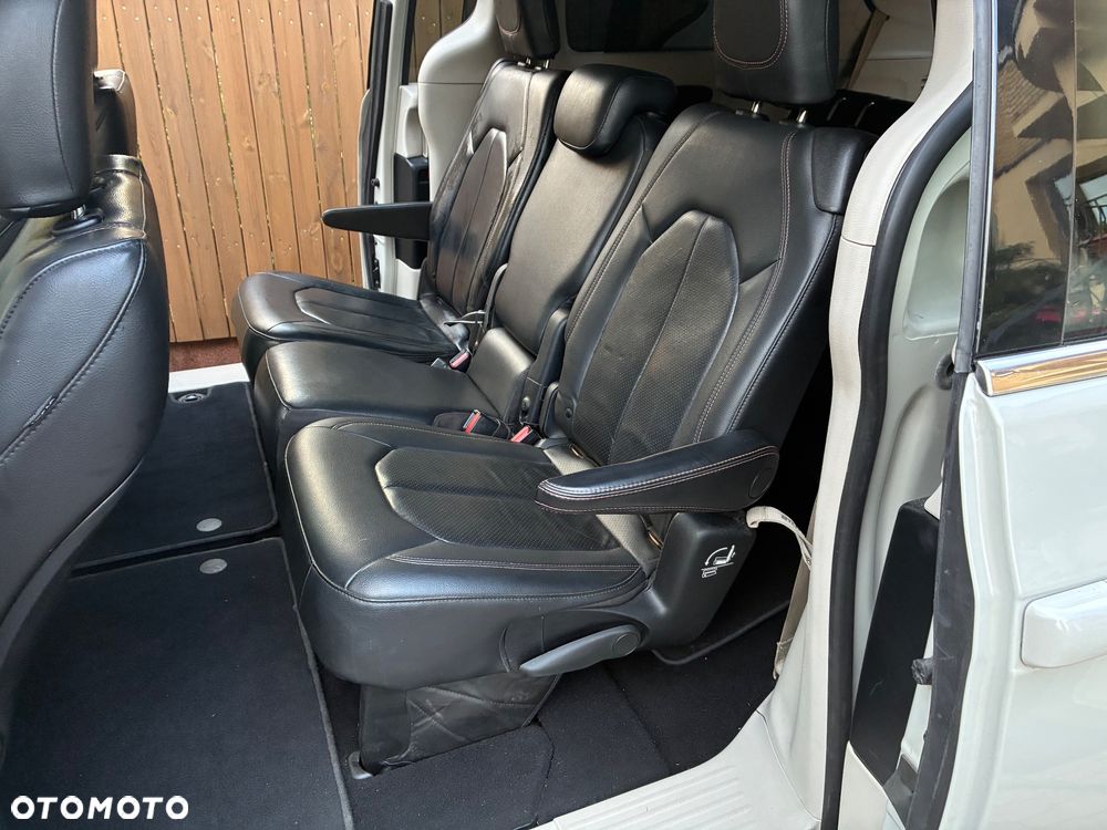 Chrysler Pacifica - 10