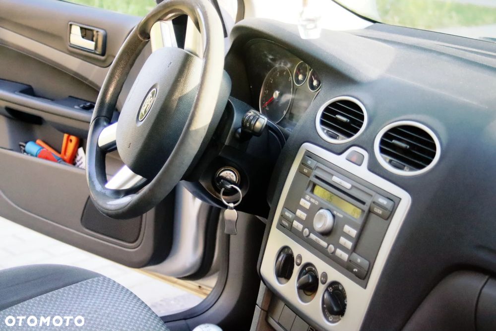 Ford Focus 1.6 16V Ambiente - 11