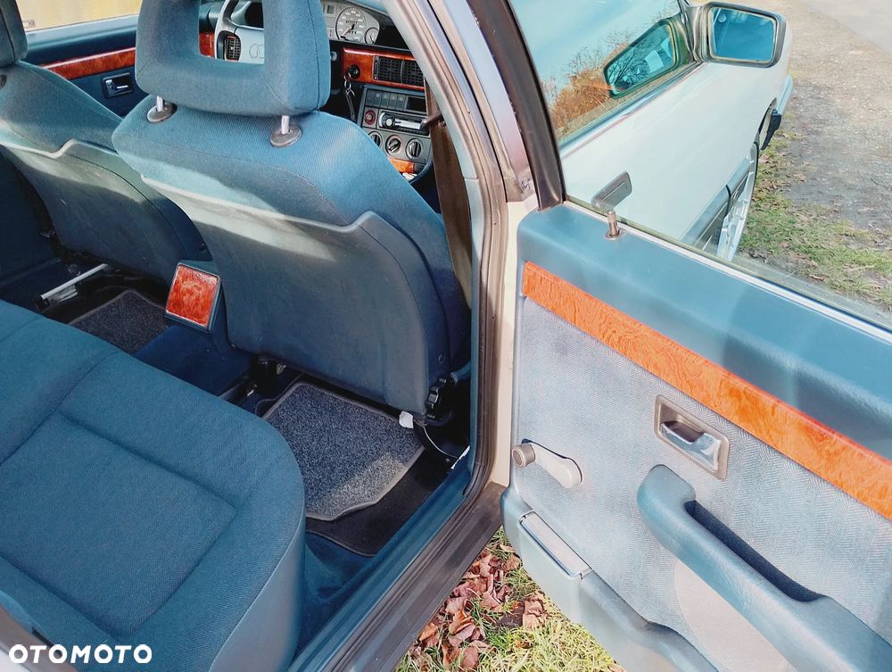 Audi 100 Avant 2.4 D - 12