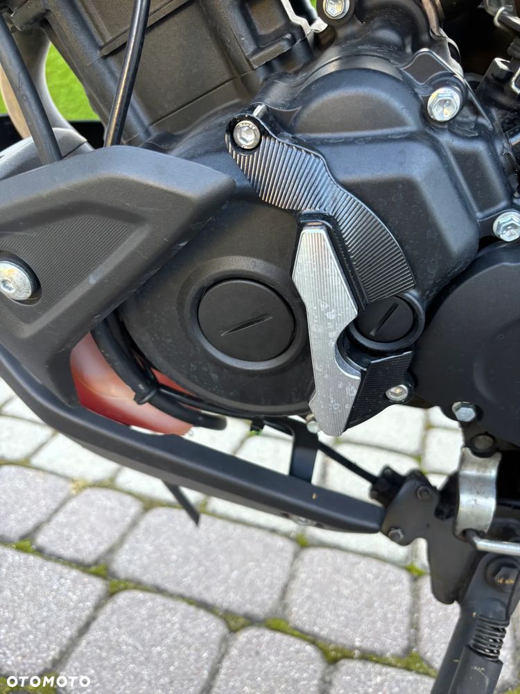 Yamaha MT - 19