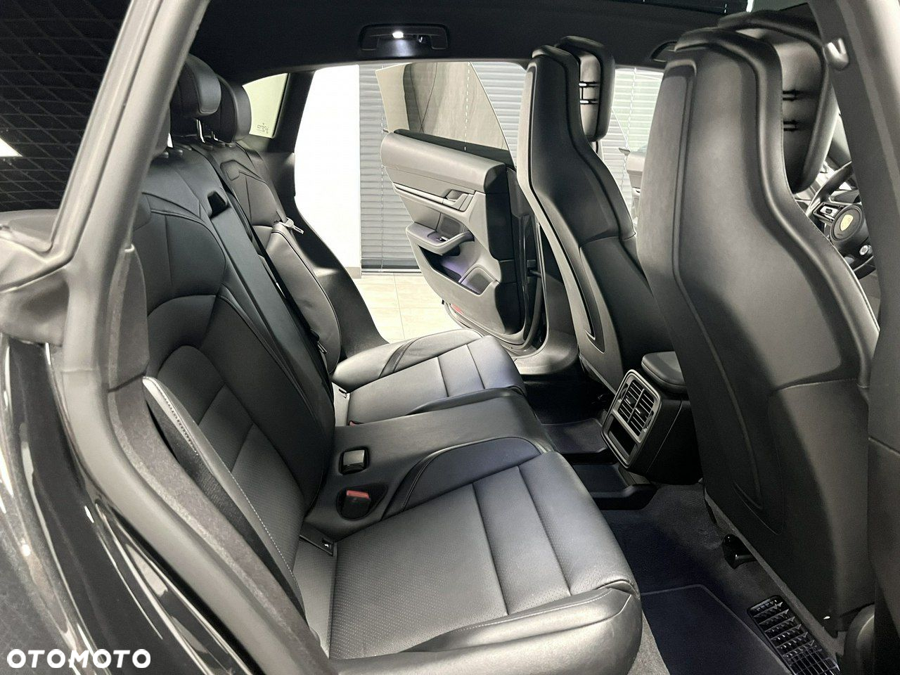 Porsche Taycan Sport Turismo Performance Plus - 27