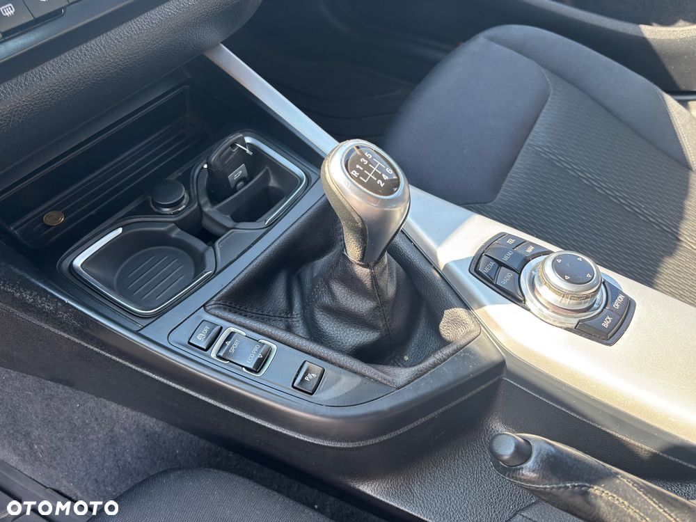 BMW Seria 1 118d DPF - 16