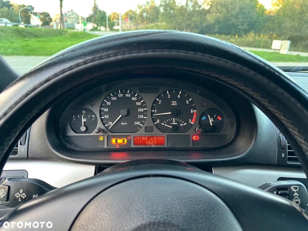 BMW Seria 3 318i Touring - 34