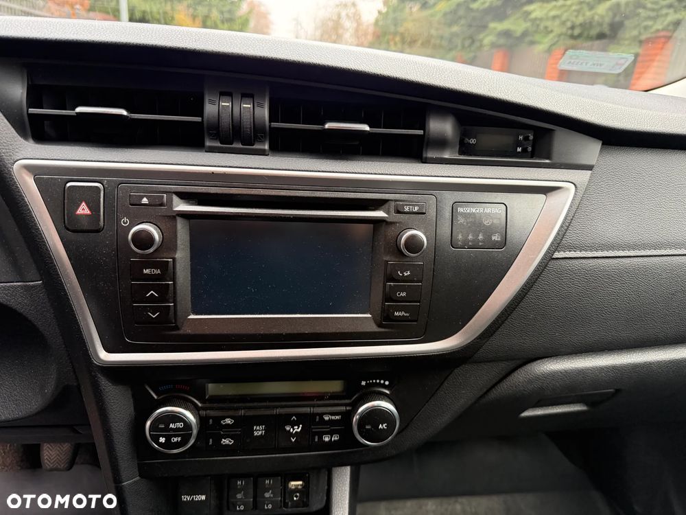 Toyota Auris 1.6 Executive - 13