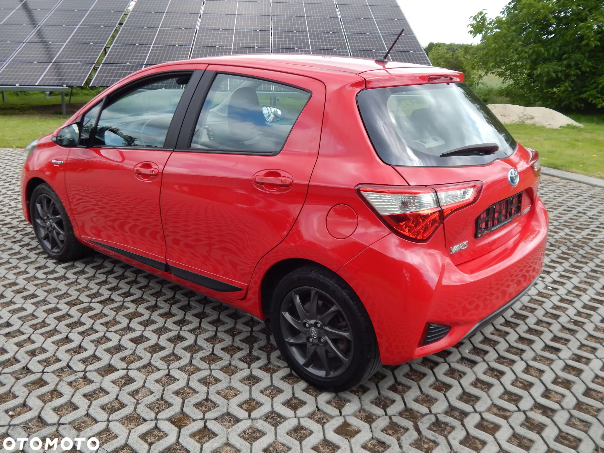 Toyota Yaris Hybrid 100 Premium - 12
