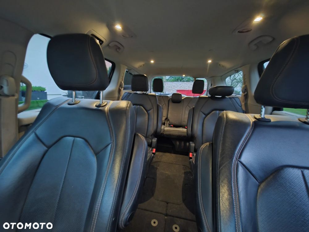Chrysler Pacifica - 8