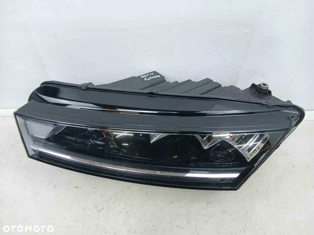Reflektor przód przedni lewy lampa FULL LED Skoda Octavia IV - 1
