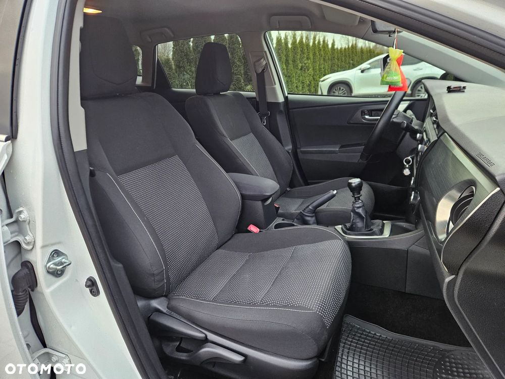 Toyota Auris 1.33 VVT-i Comfort - 11