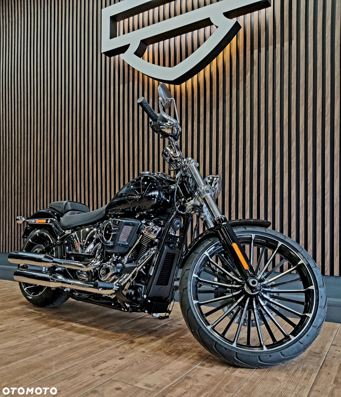 Harley-Davidson Softail Breakout - 3