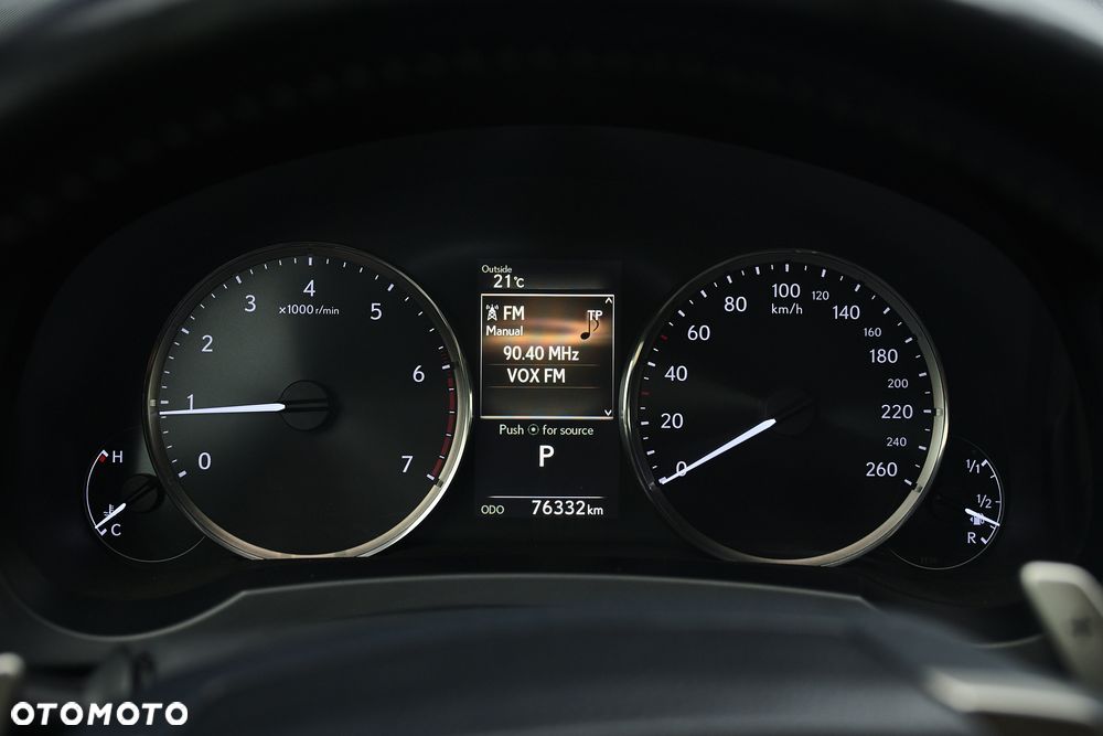 Lexus IS 200t / 300 F Sport - 32