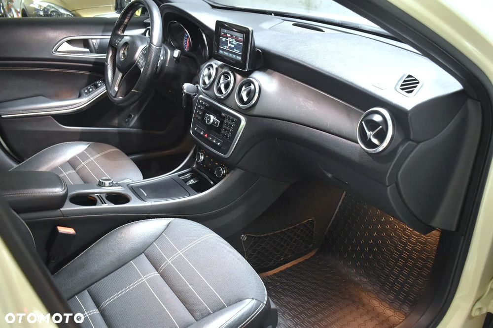 Mercedes-Benz GLA 200 d 7G-DCT Style - 10