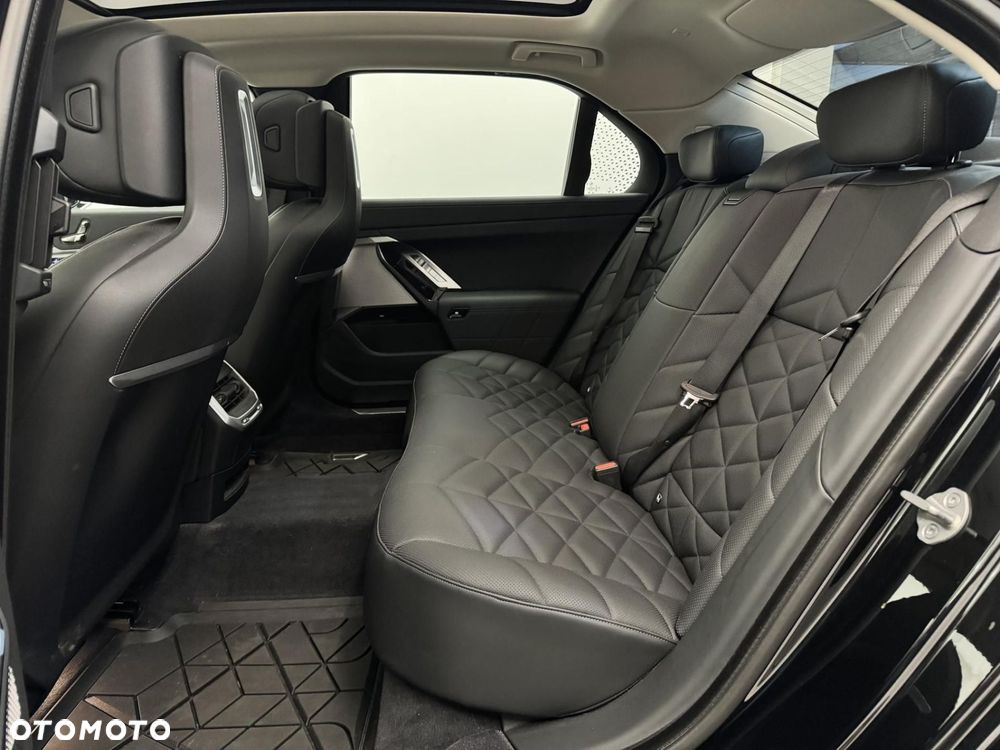 BMW Seria 7 - 27