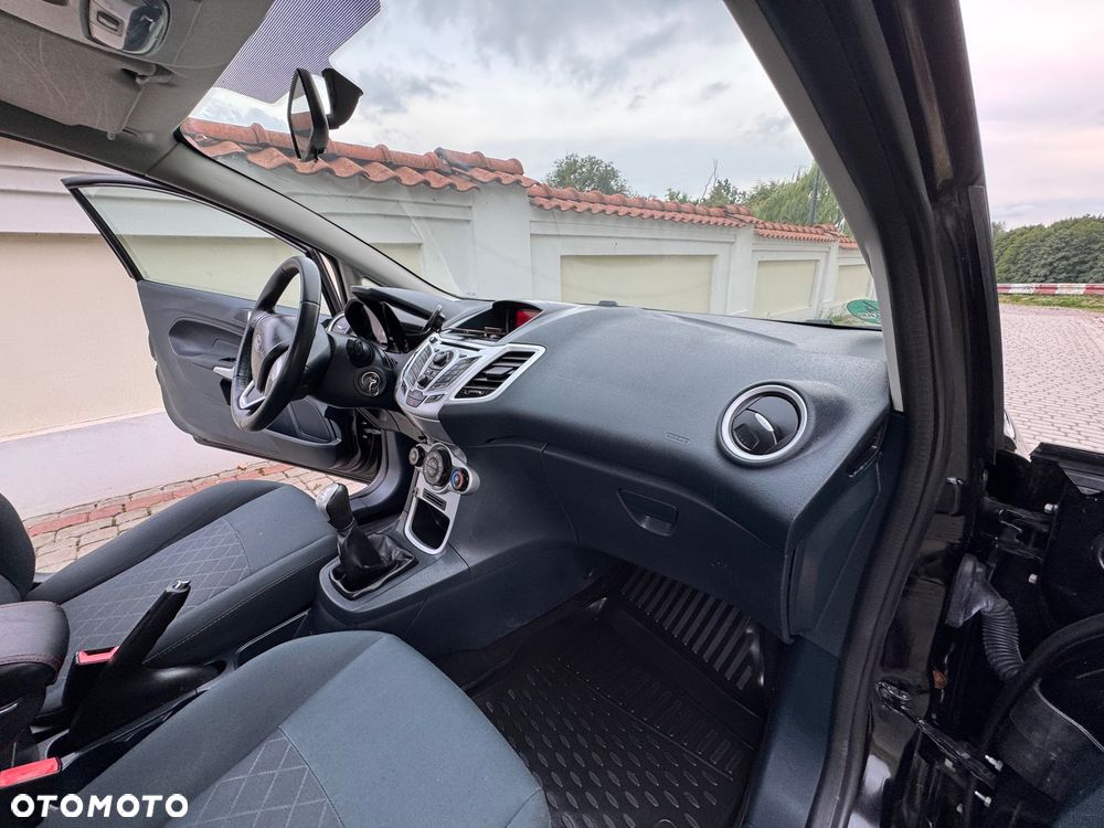 Ford Fiesta - 28