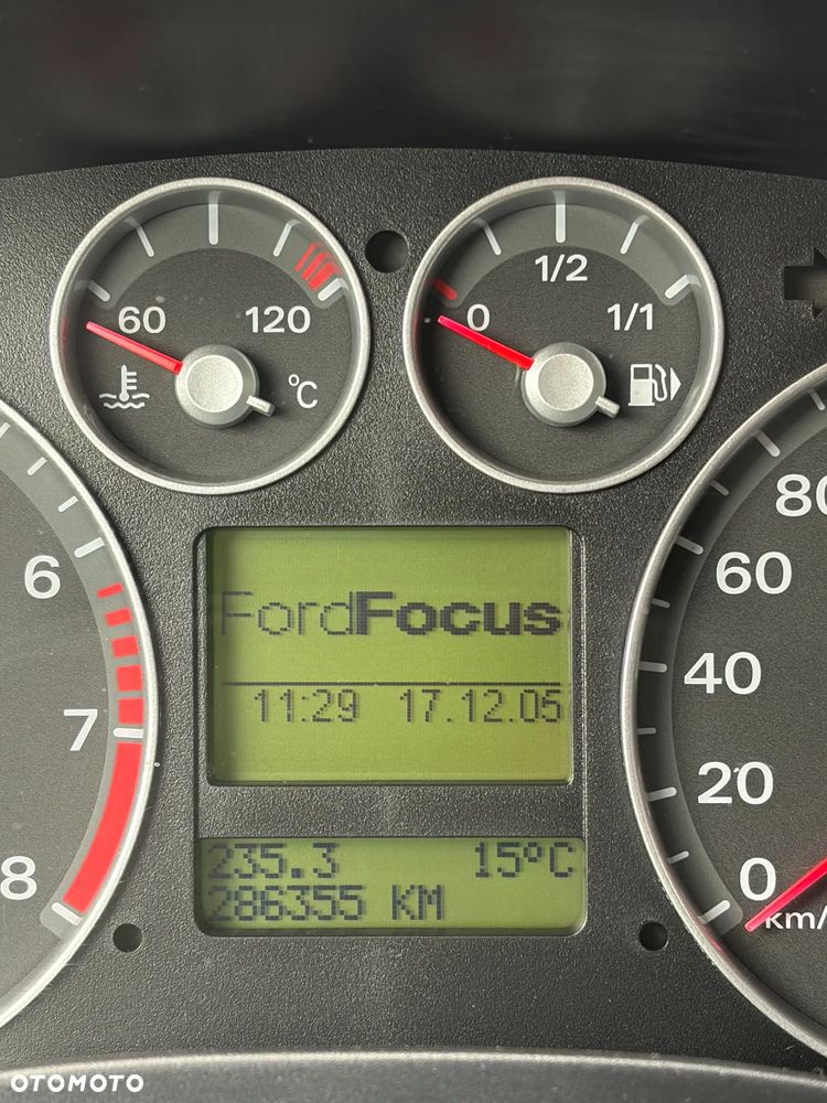 Ford Focus 1.8 Ghia - 14