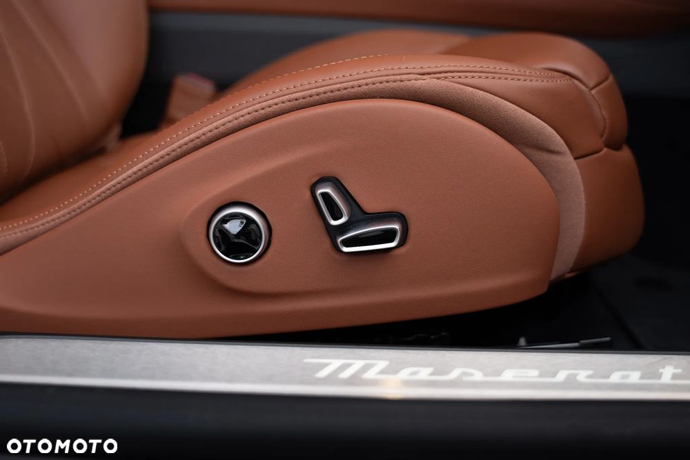 Maserati GranTurismo Modena - 11