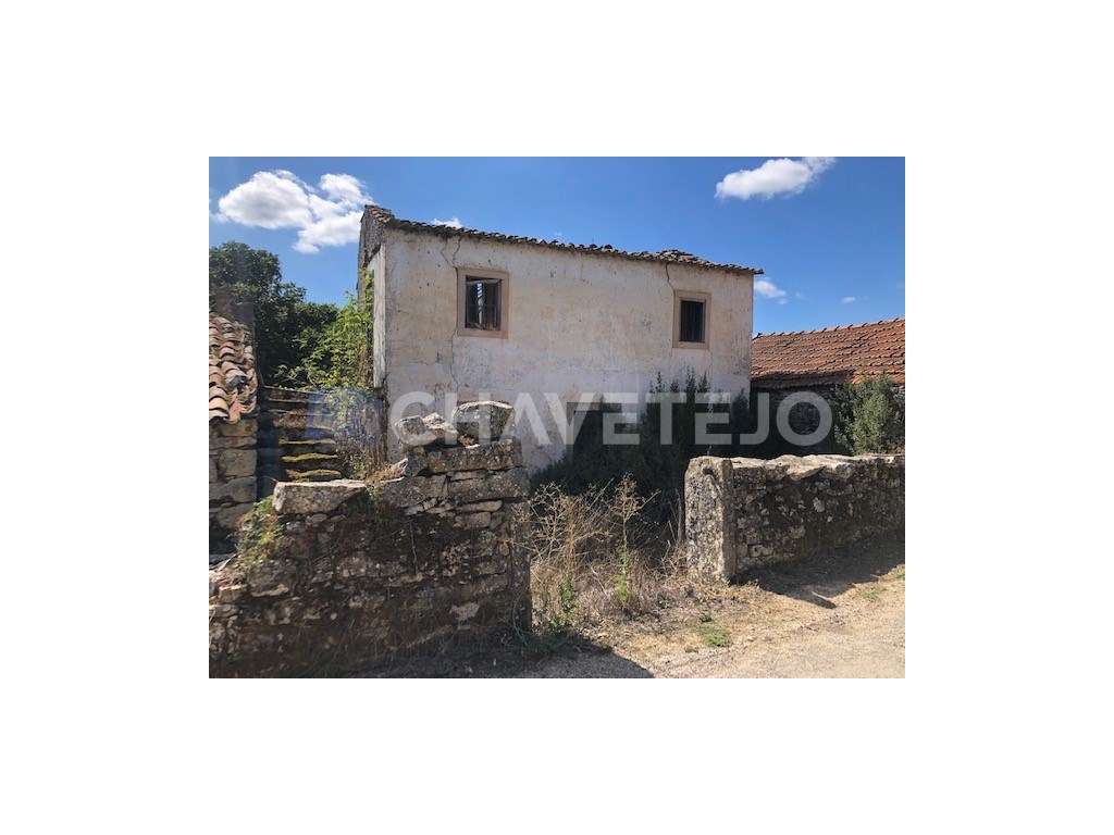 Casa antiga em pedra para reconstruir, situada entre Tomar e Ferrei... - Grande imagem: 2/20