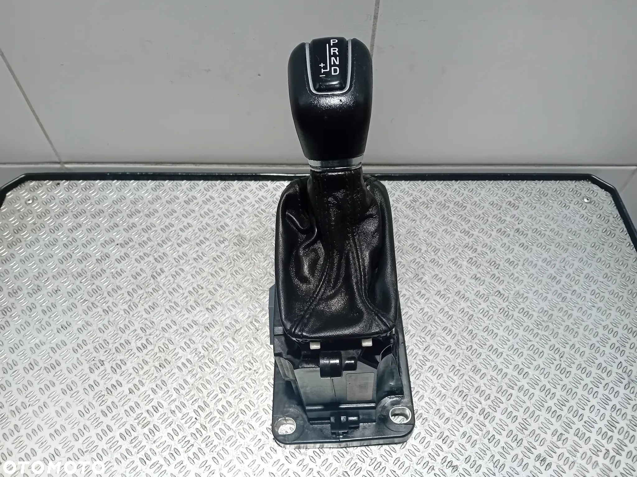 lewarek zmiany biegów gałka mieszek Volvo S60 III 2020 automat 32240584 - 1