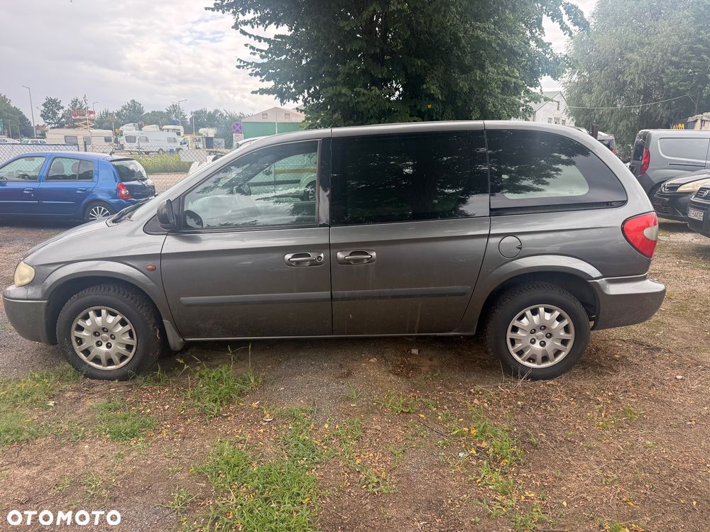 Chrysler Voyager 2.4 SE - 11
