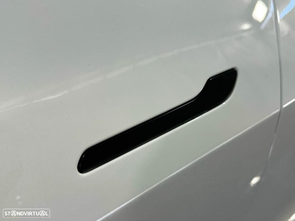 Tesla Model Y Long Range Dual Motor AWD - 18
