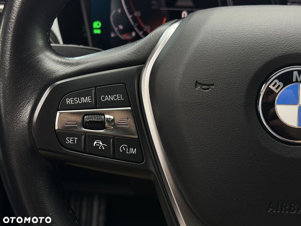 BMW Seria 3 318i - 24