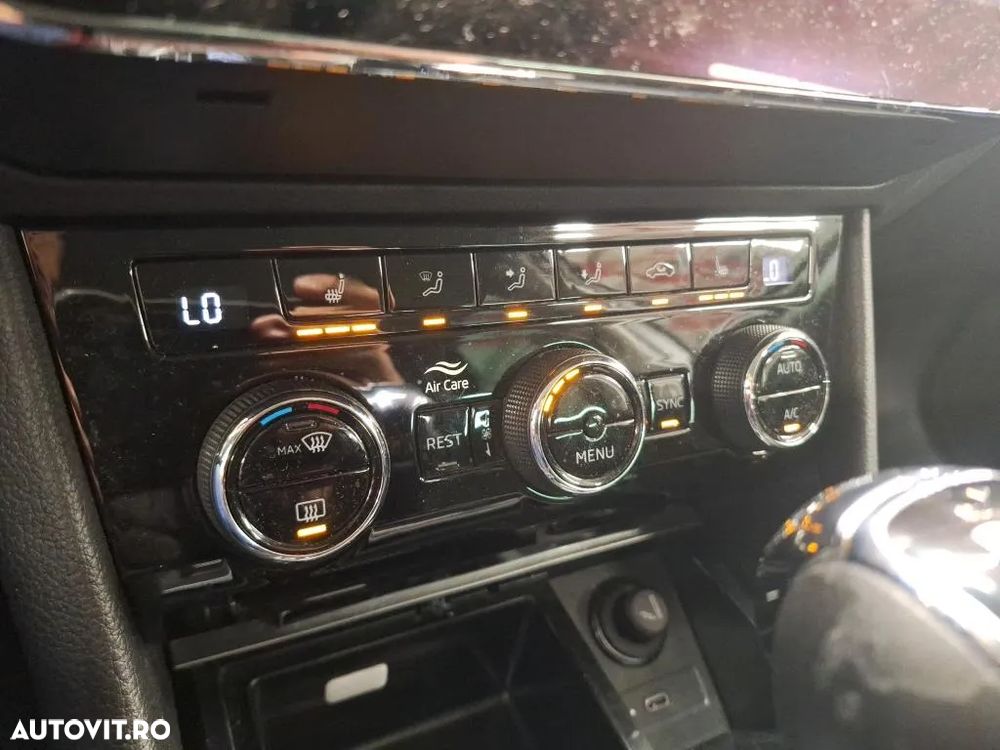 Skoda Superb Combi 2.0 TDI DSG Ambition - 11