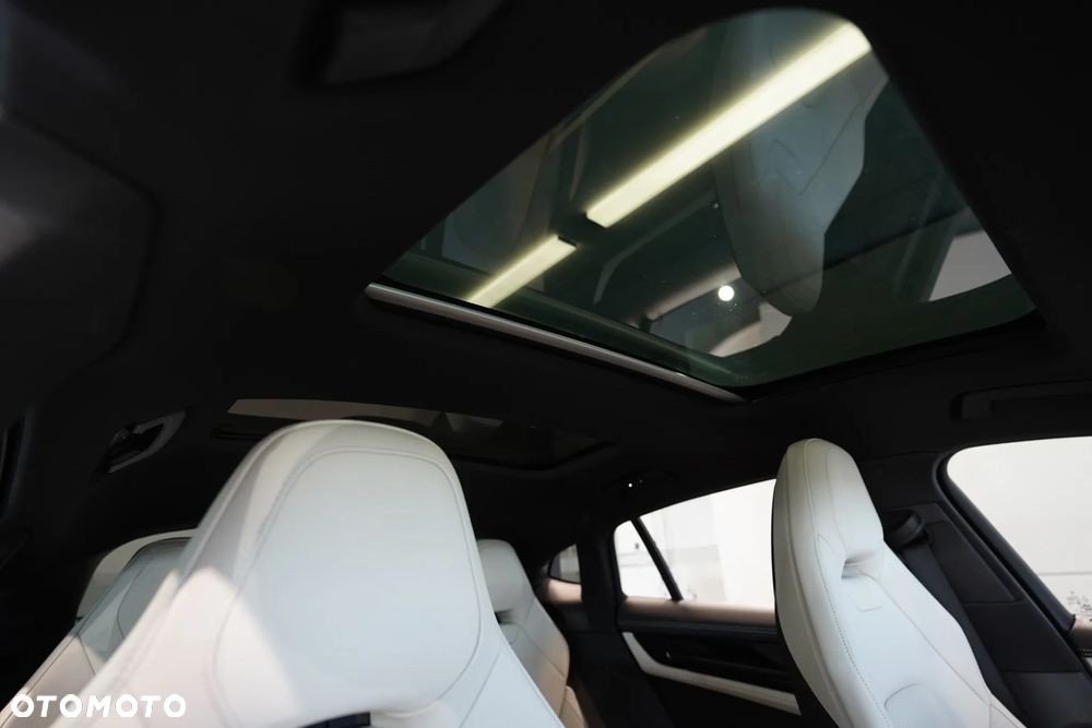 Porsche Panamera 4S E-Hybrid PHEV - 31