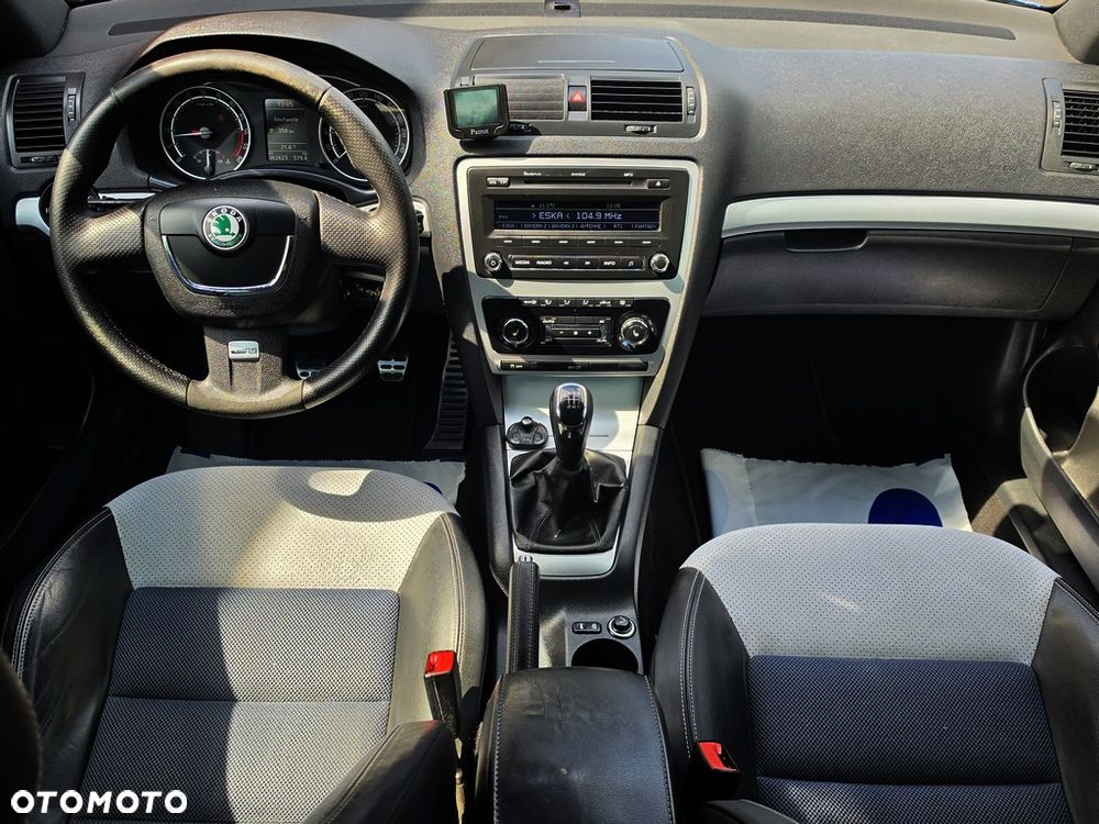Skoda Octavia 2.0 TDI CR DPF RS - 28