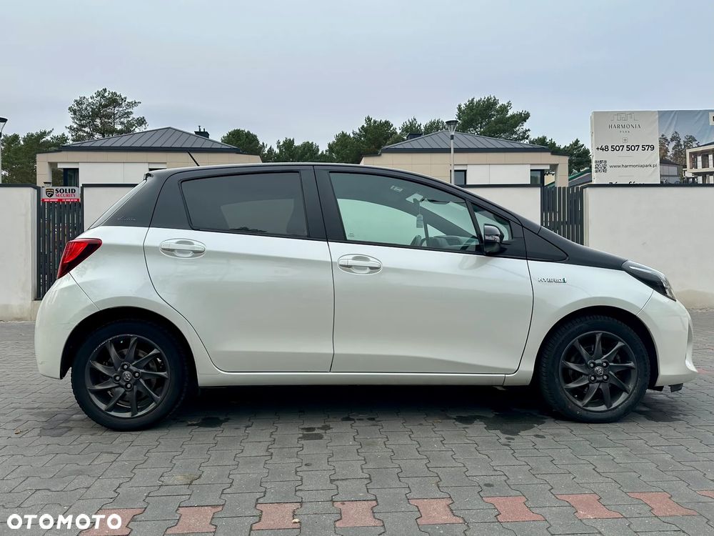 Toyota Yaris Hybrid 100 Selection Pure - 8