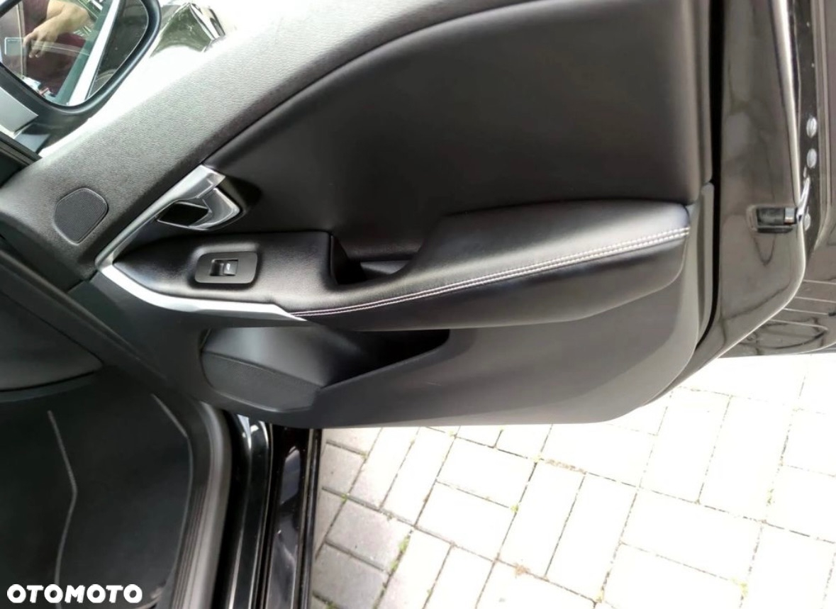 Volvo V40 D2 Drive-E R-Design Kinetic - 24