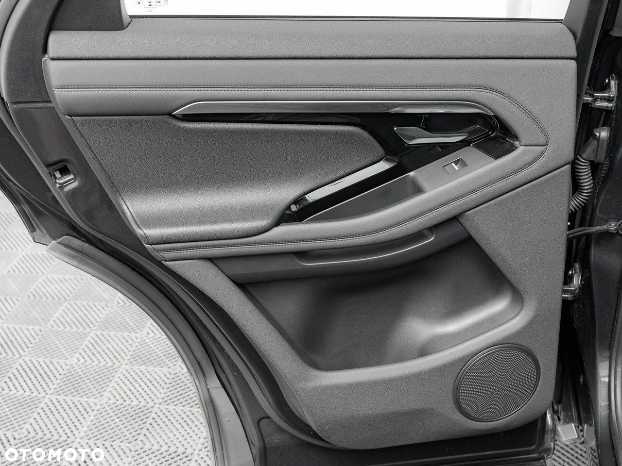 Land Rover Range Rover Evoque - 23