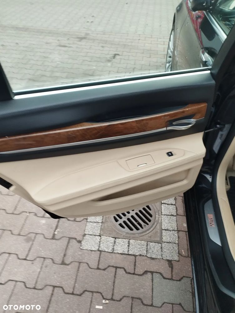 BMW Seria 7 740i - 6