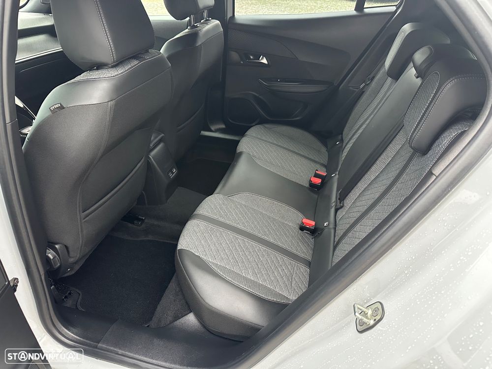 Peugeot 2008 1.2 PureTech Allure Pack EAT8 - 17