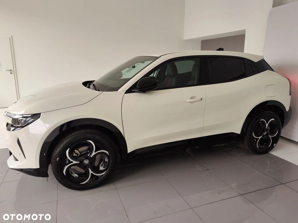 Alfa Romeo Junior 1.2 mHEV Ibrida eDCT - 10