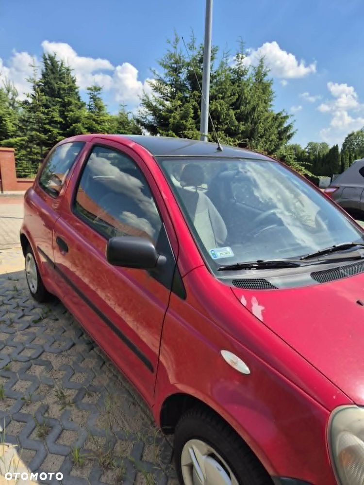 Toyota Yaris 1.0 Base - 1