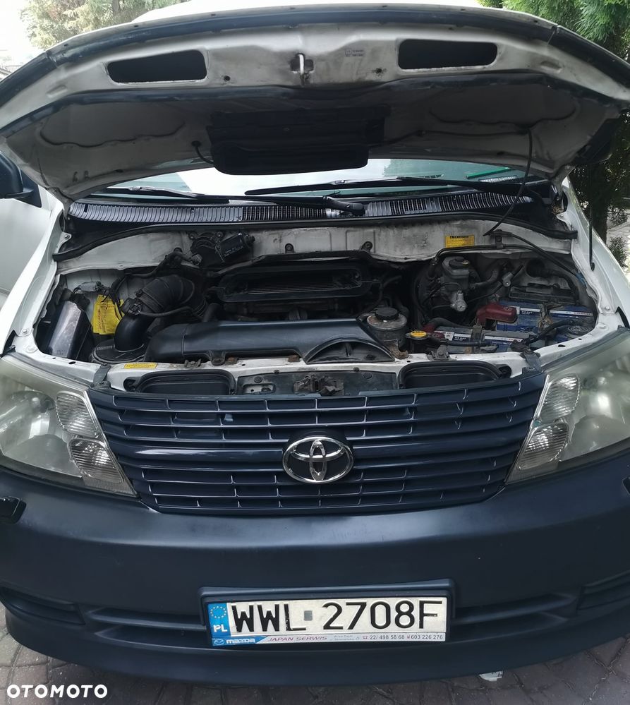 Toyota HIACE - 12