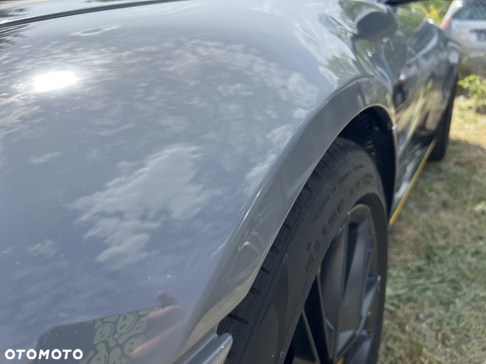 Aston Martin Vantage - 18