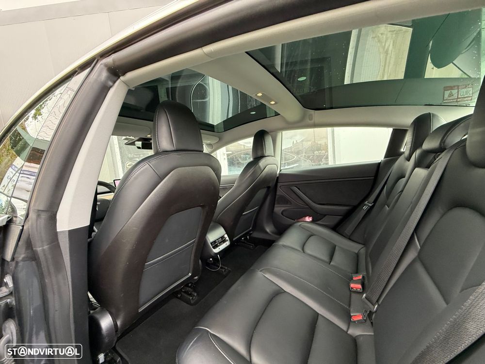 Tesla Model 3 Long-Range Dual Motor AWD - 24