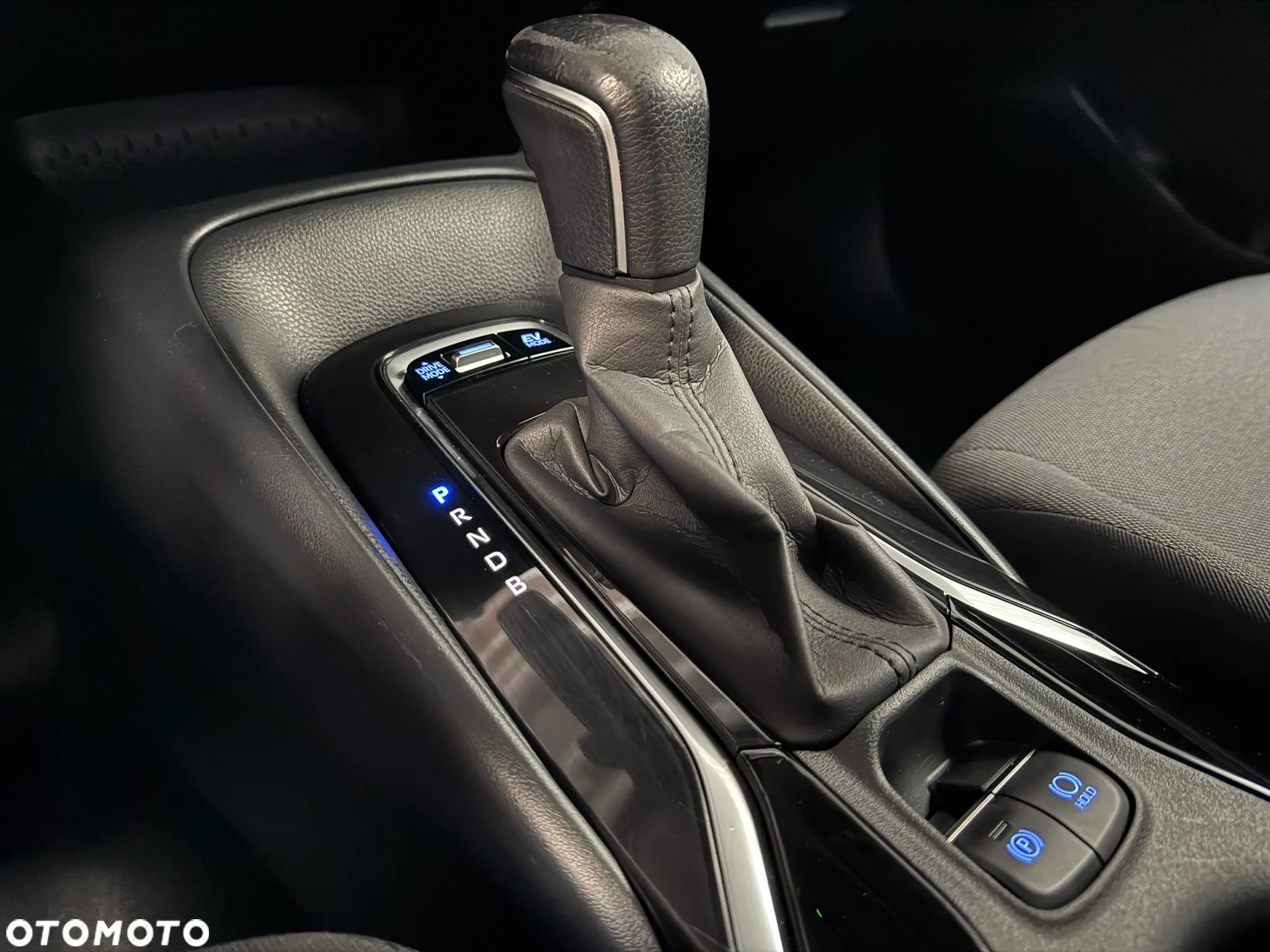 Toyota Corolla 1.8 Hybrid Comfort - 25