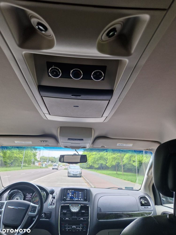 Chrysler Town & Country 3.6 Touring - 32