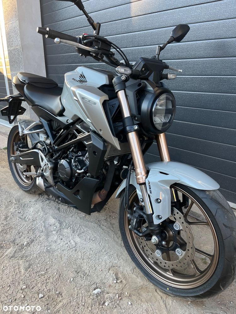 Honda CB - 1