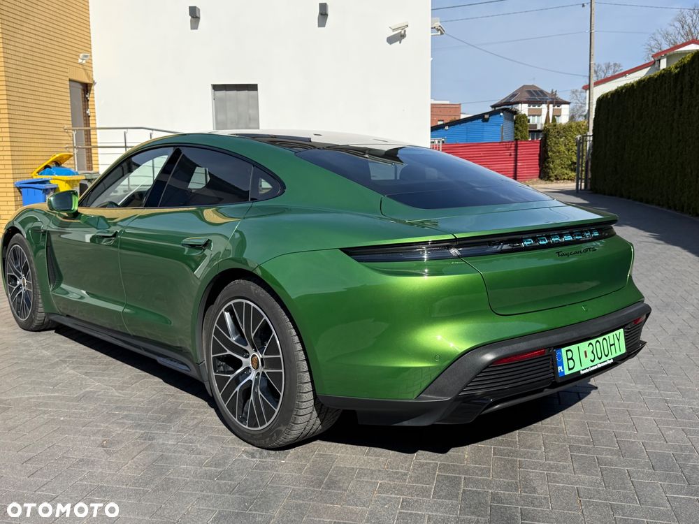 Porsche Taycan - 16