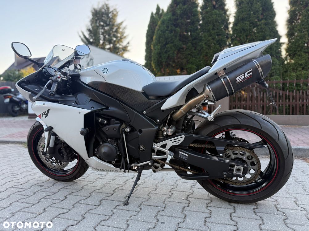 Yamaha R1 - 17