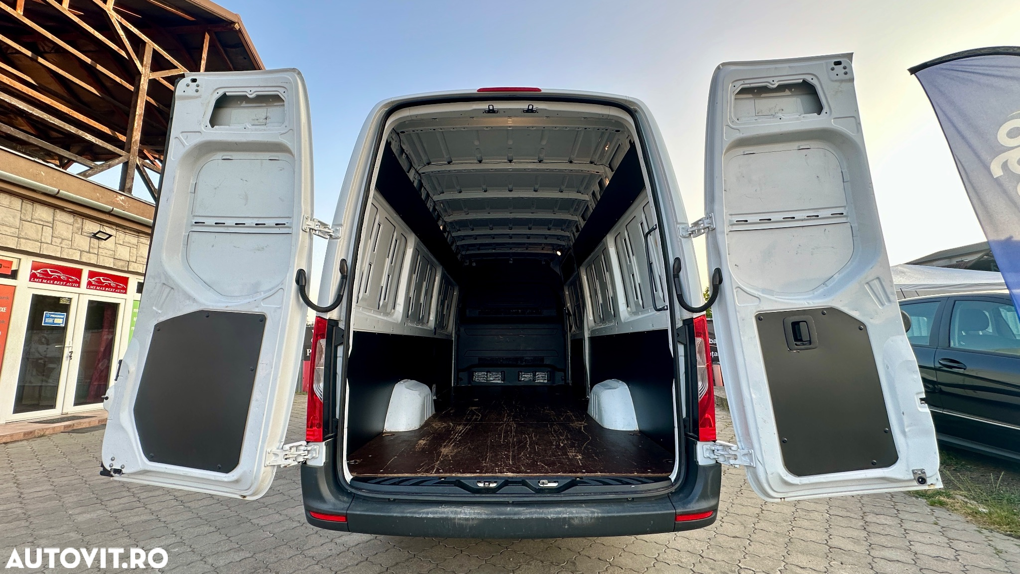 Mercedes-Benz Sprinter - 9