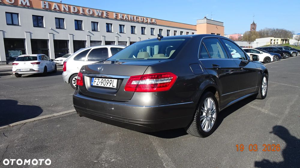 Mercedes-Benz Klasa E 250 CGI BlueEFFICIENCY Elegance - 3