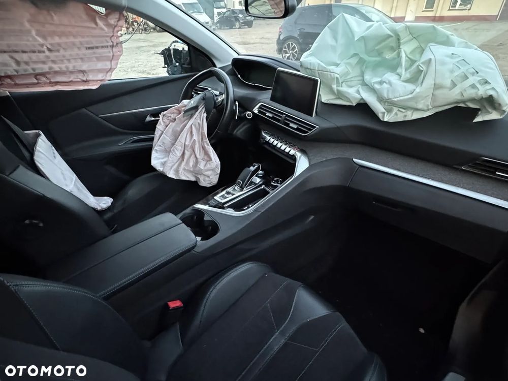 Peugeot 3008 PureTech 130 Stop & Start GPF EAT8 Roadtrip - 18