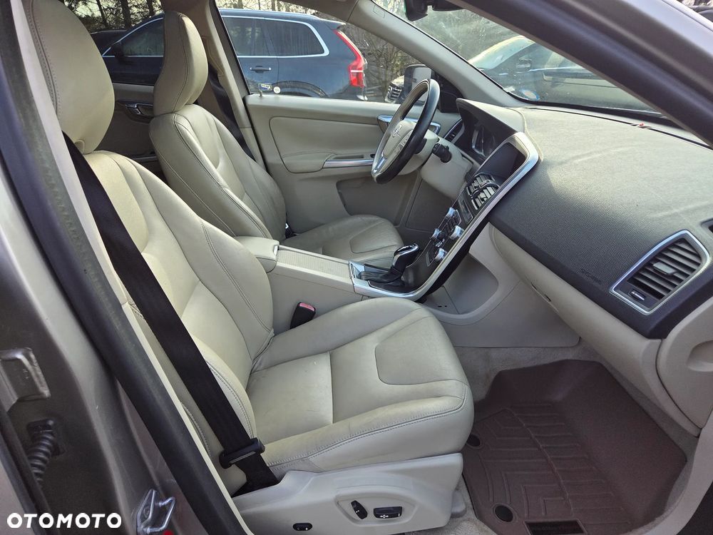 Volvo XC 60 T5 AWD Momentum - 9