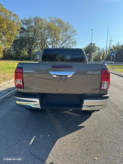 Toyota HILUX 2.4D 4X4 TRACKER 3L - 5