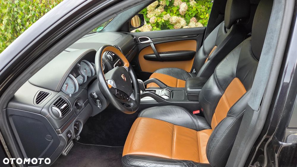 Porsche Cayenne Turbo S - 31